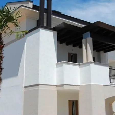 Beautiful With Swimming Pool And Solarium Apartment *