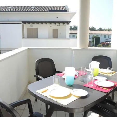 Beautiful With Swimming Pool And Solarium Apartment